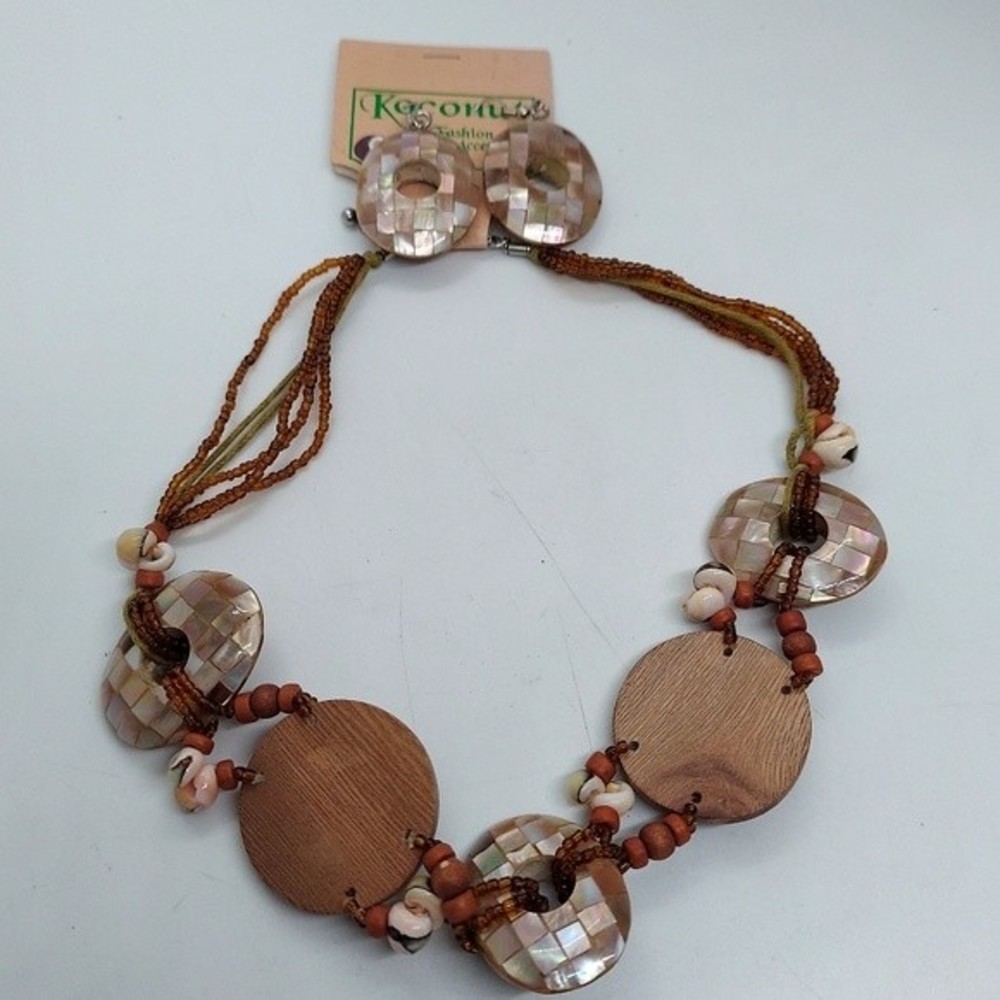 Nwt Koconut wood shell necklace and earrings‎